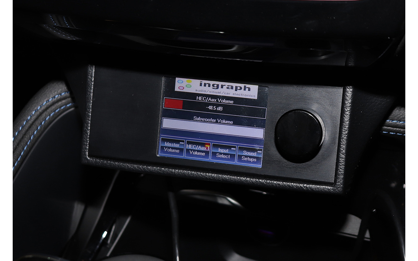 「外部パワーアンプ」が搭載されたオーディオカーの一例（製作ショップ:イングラフ＜青森県＞）。