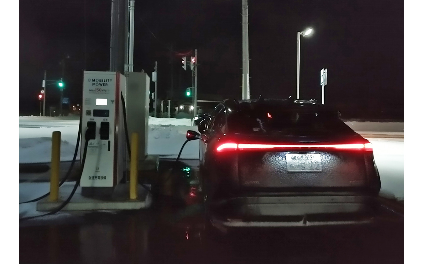 ソルテラと同じ充電スポットで公称150kW機を試したが、スコアは期待外れだった