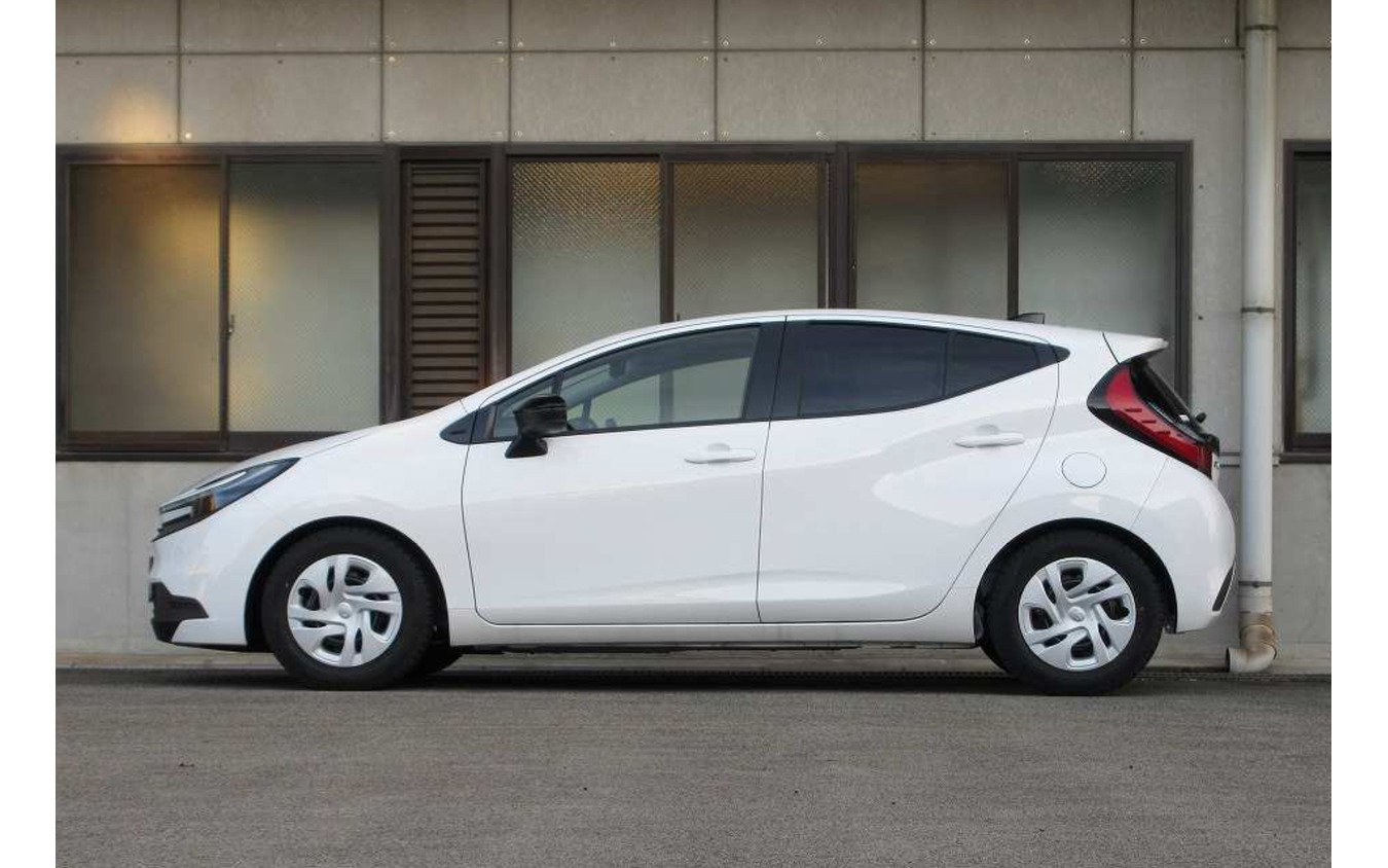 タナベ サステックプロCR　アクア装着例（最上部車高：フロント 32mmダウン / リア 26mmダウン）