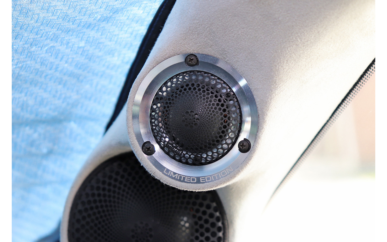 「パワーアンプ内蔵DSP」にてシステムが構築されたオーディオカーの一例（製作ショップ:イースト＜大阪府＞）。