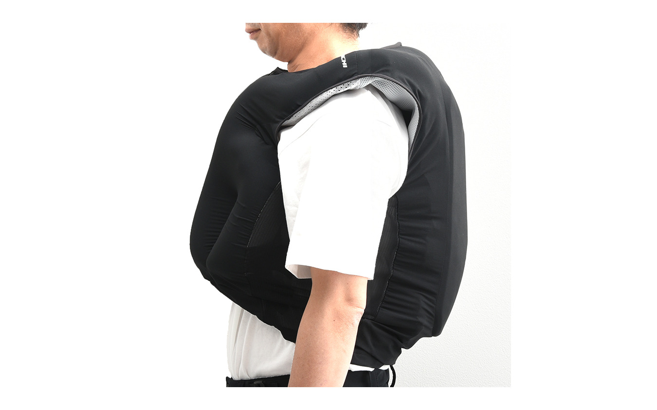 オートリブと共同開発した、公道専用オートバイ乗車用エアバッグベスト「T-SABE」