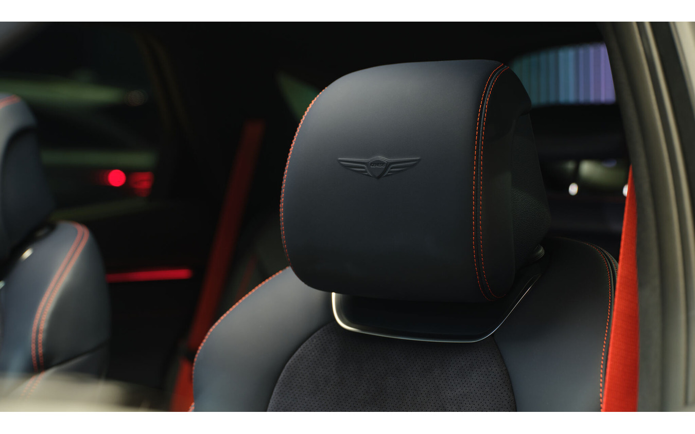 ジェネシス『GV70』の「プレステージ グラファイト」