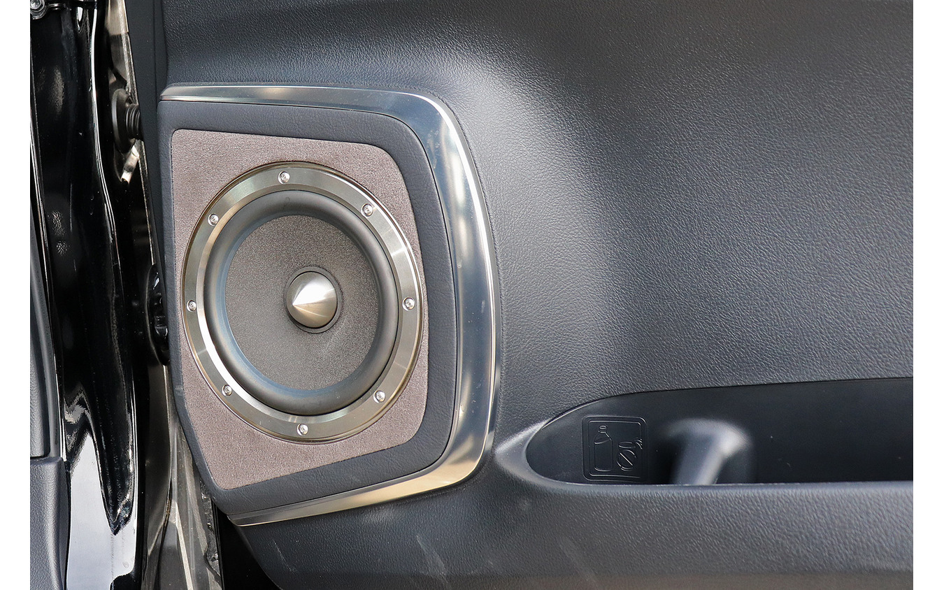 「単体DSP」にてシステムが構築されたオーディオカーの一例（製作ショップ:イングラフ＜青森県＞）。