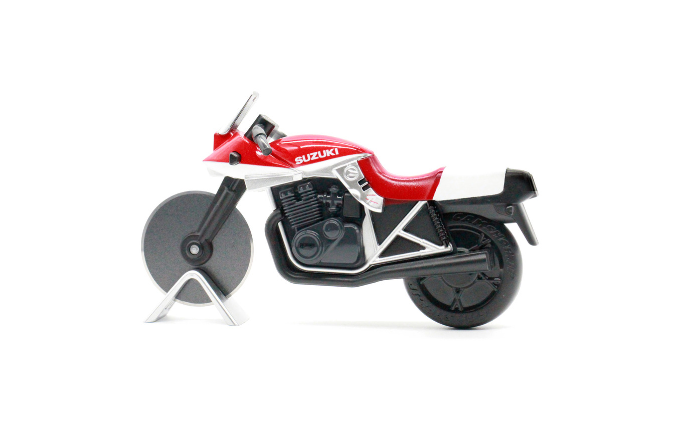 新色レッドも追加した「ピザカッターナ」