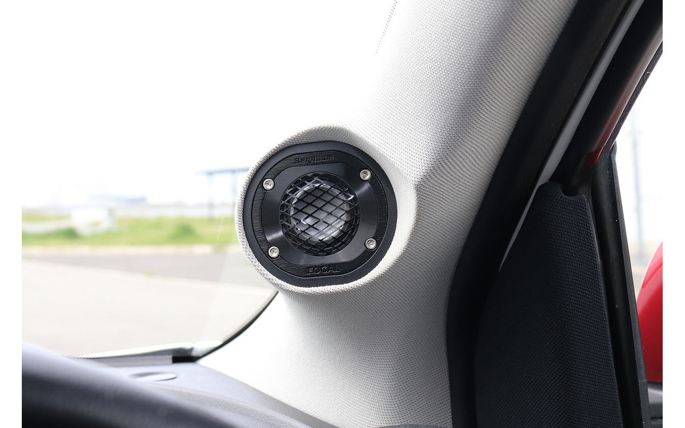 「市販メインユニット」を核にシステムが組まれたオーディオカーの一例（製作ショップ:パラダ＜福井県＞）。