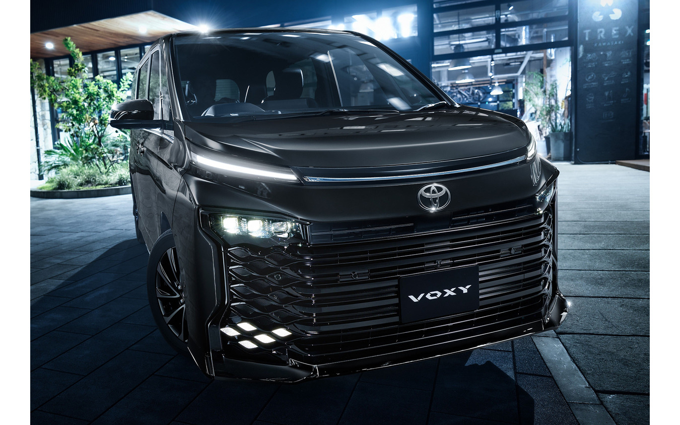 トヨタ ヴォクシー（S-Z・2WD・7人乗り）