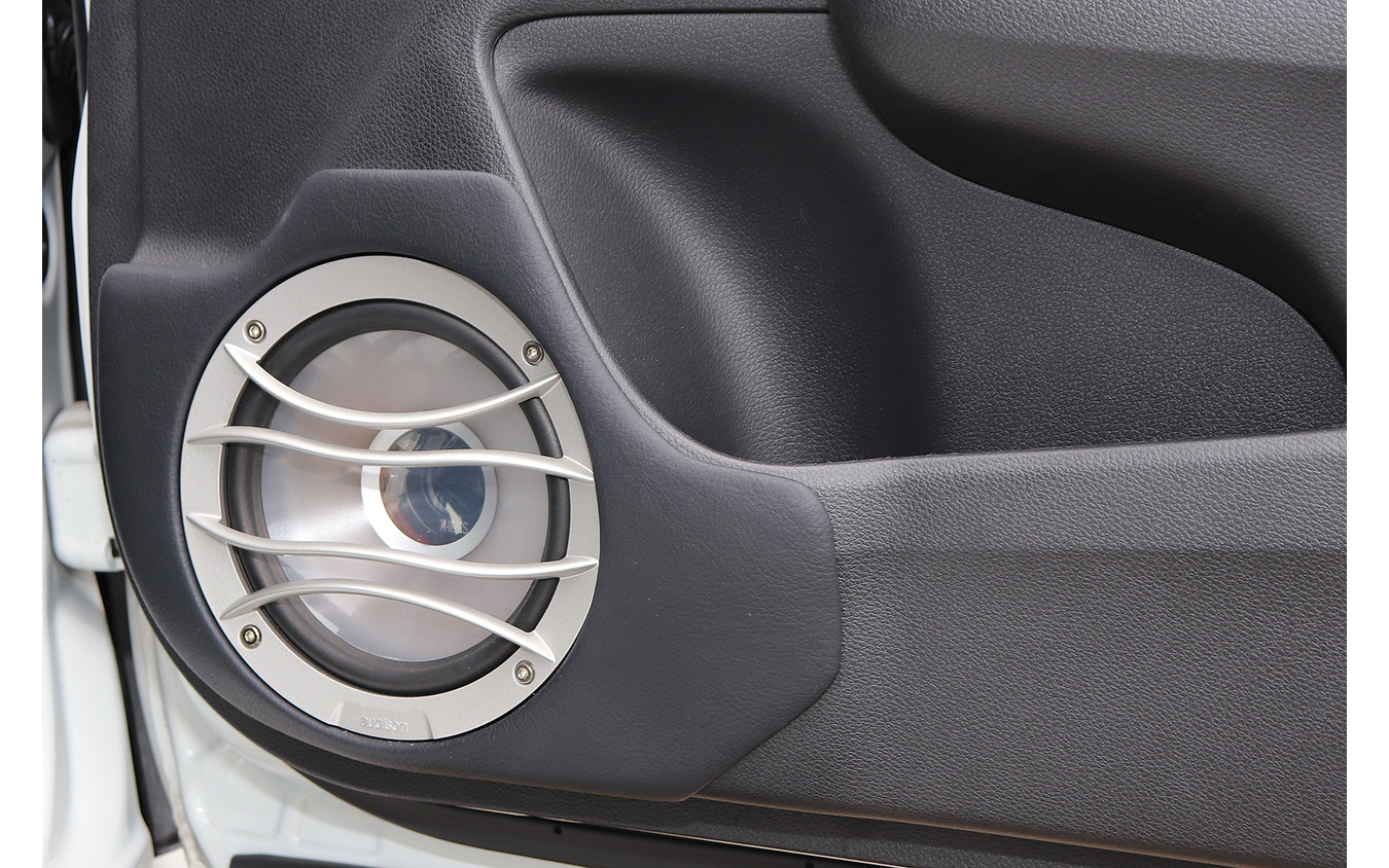 『ピットハウスコスギ（香川県高松市）』にて製作されたオーディオカーの一例。