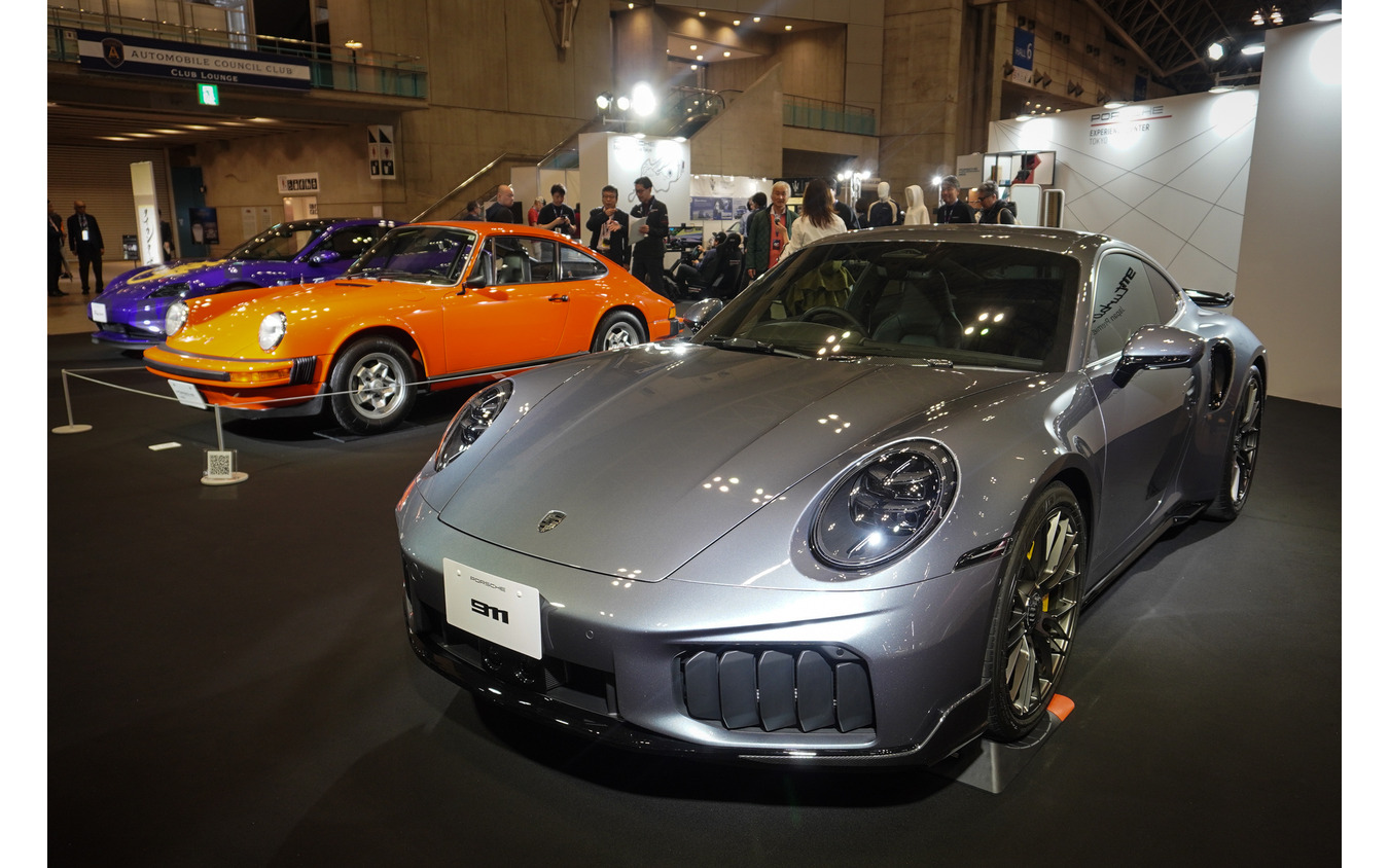1976年式のポルシェ911と、911ターボS 新型（オートモビルカウンシル2026）
