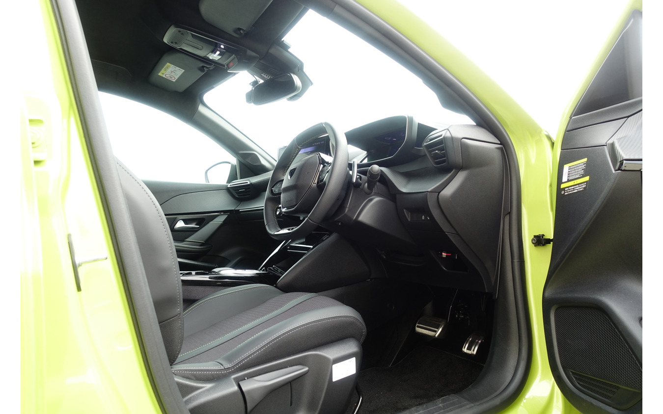 プジョー 208 GTハイブリッド