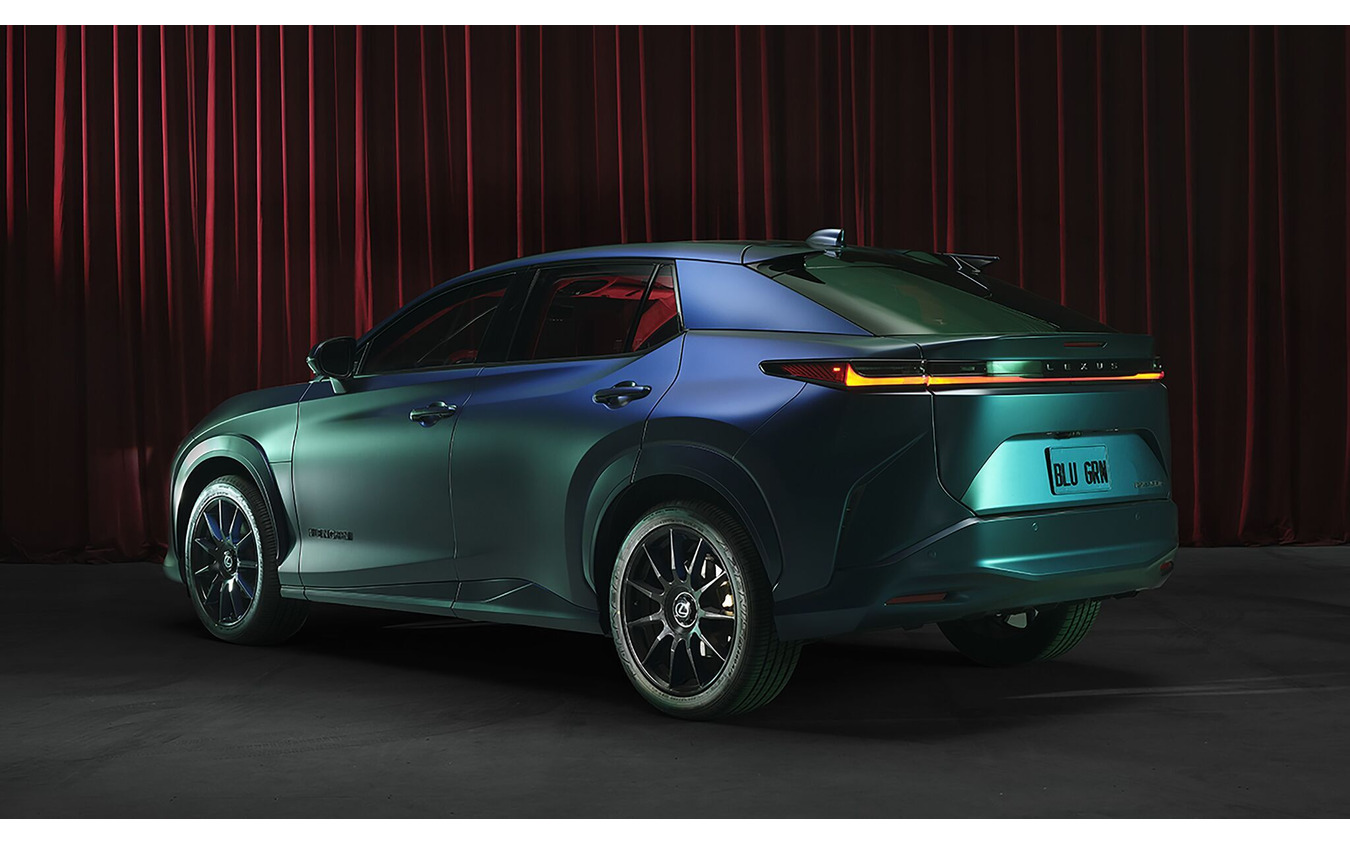 レクサス「ブルー・イン・グリーン エディション RZ」