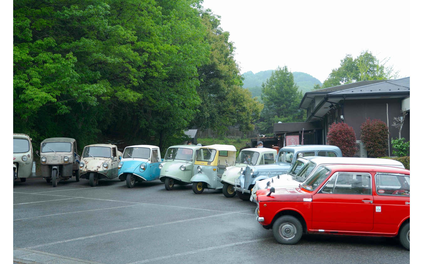 玉川温泉のレトロカー展示イベント