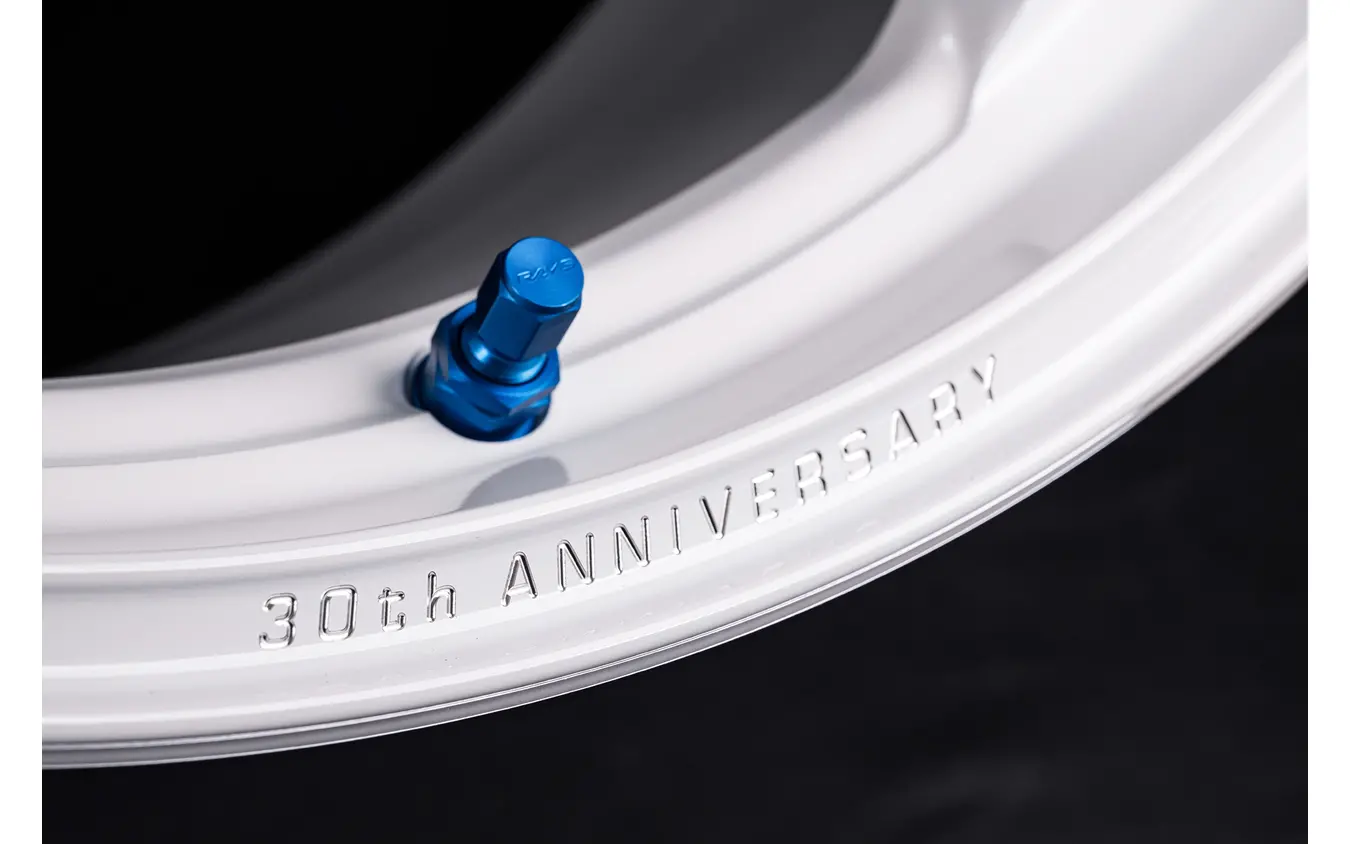 VOLK RACING TE37 Ultra LARGE P.C.D. 30th ANNIVERSARY MACHINING Ver.（ホワイト）