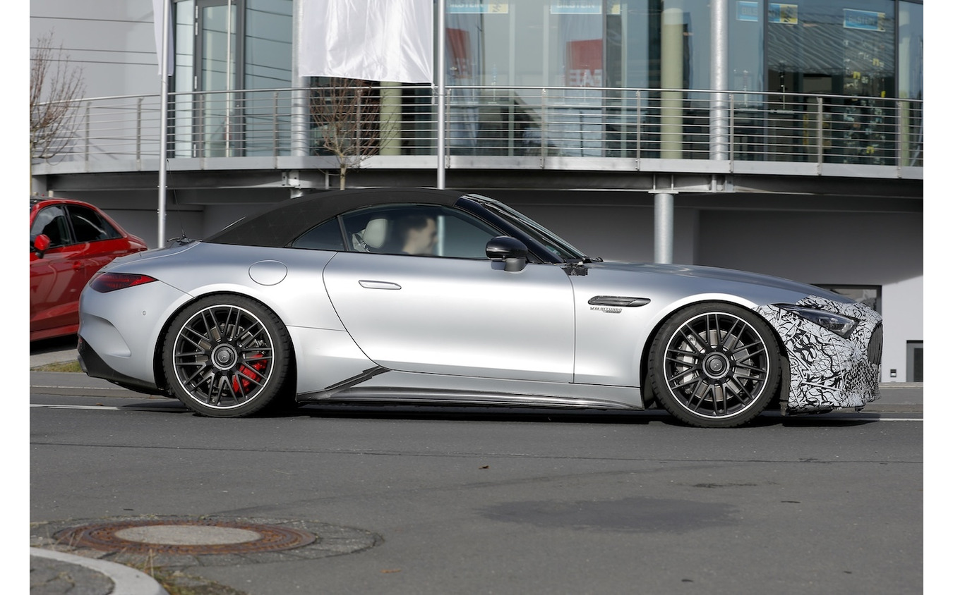 メルセデスAMG SL 改良新型のプロトタイプ