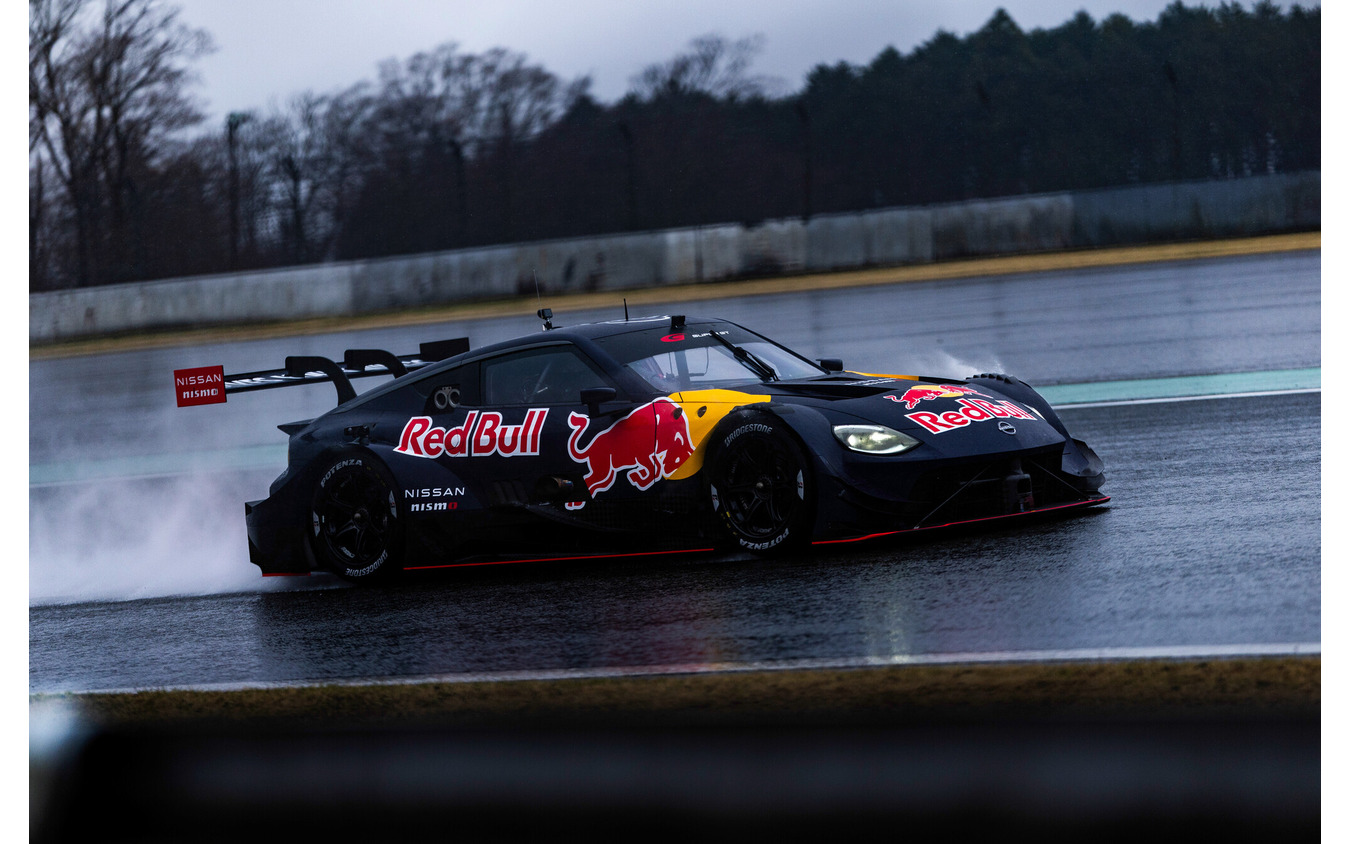 Max Verstappen vs Super GT imagery taken in Japan.