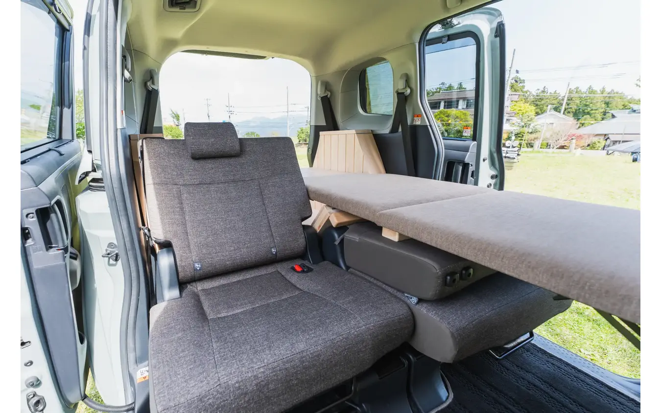 トヨタ シエンタ専用車中泊キット「VANLIFE ROOMKIT」の7人乗り用