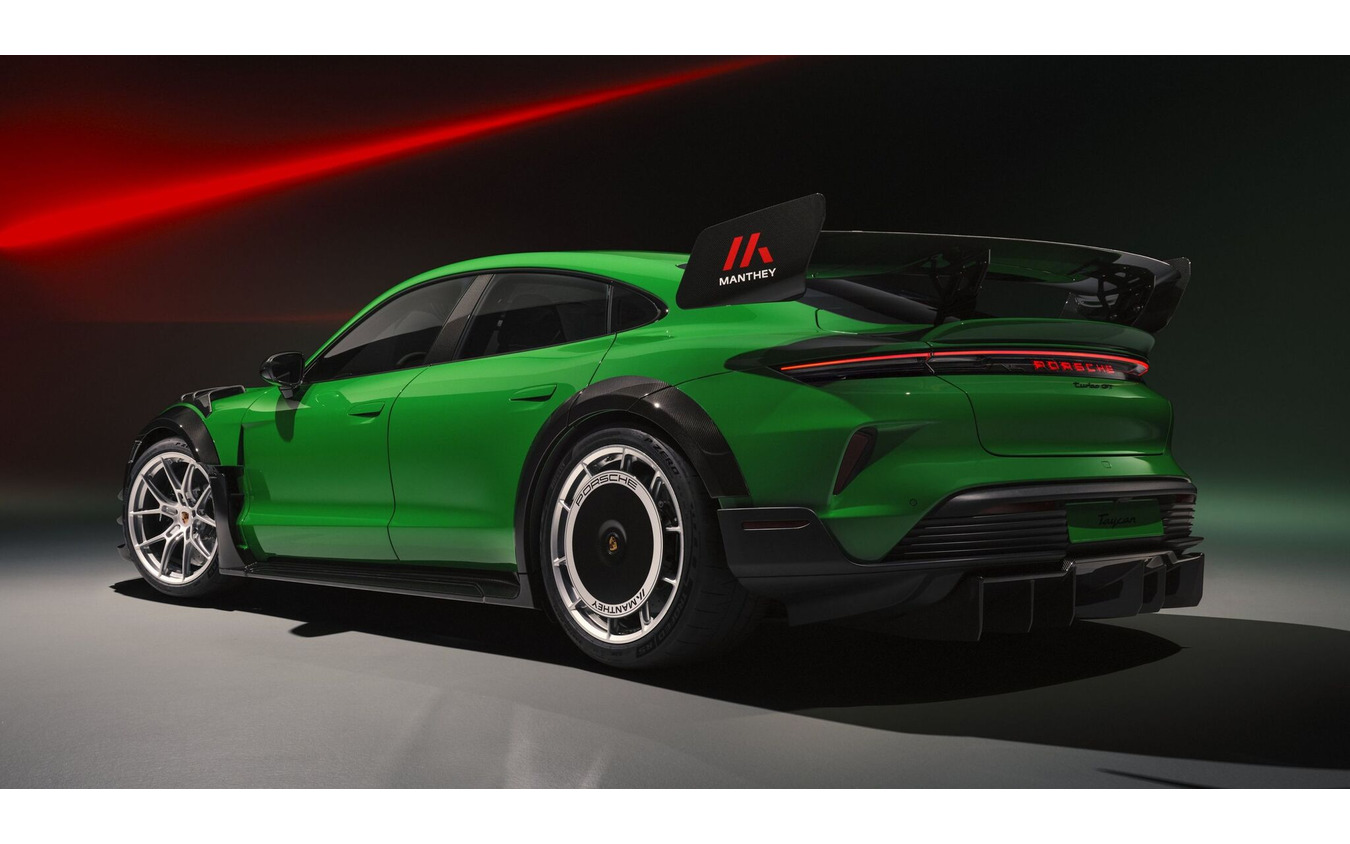 ポルシェ『タイカン ターボ GT』の「ウィザッハ・パッケージ」のマンタイ（Manthey）キット装着車