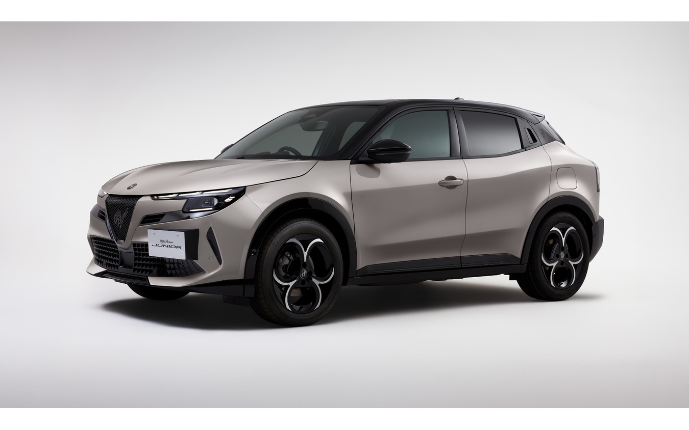 アルファロメオ『ジュニア イブリダ』の限定車「Avorio Classico（アヴォリオ クラシコ）」