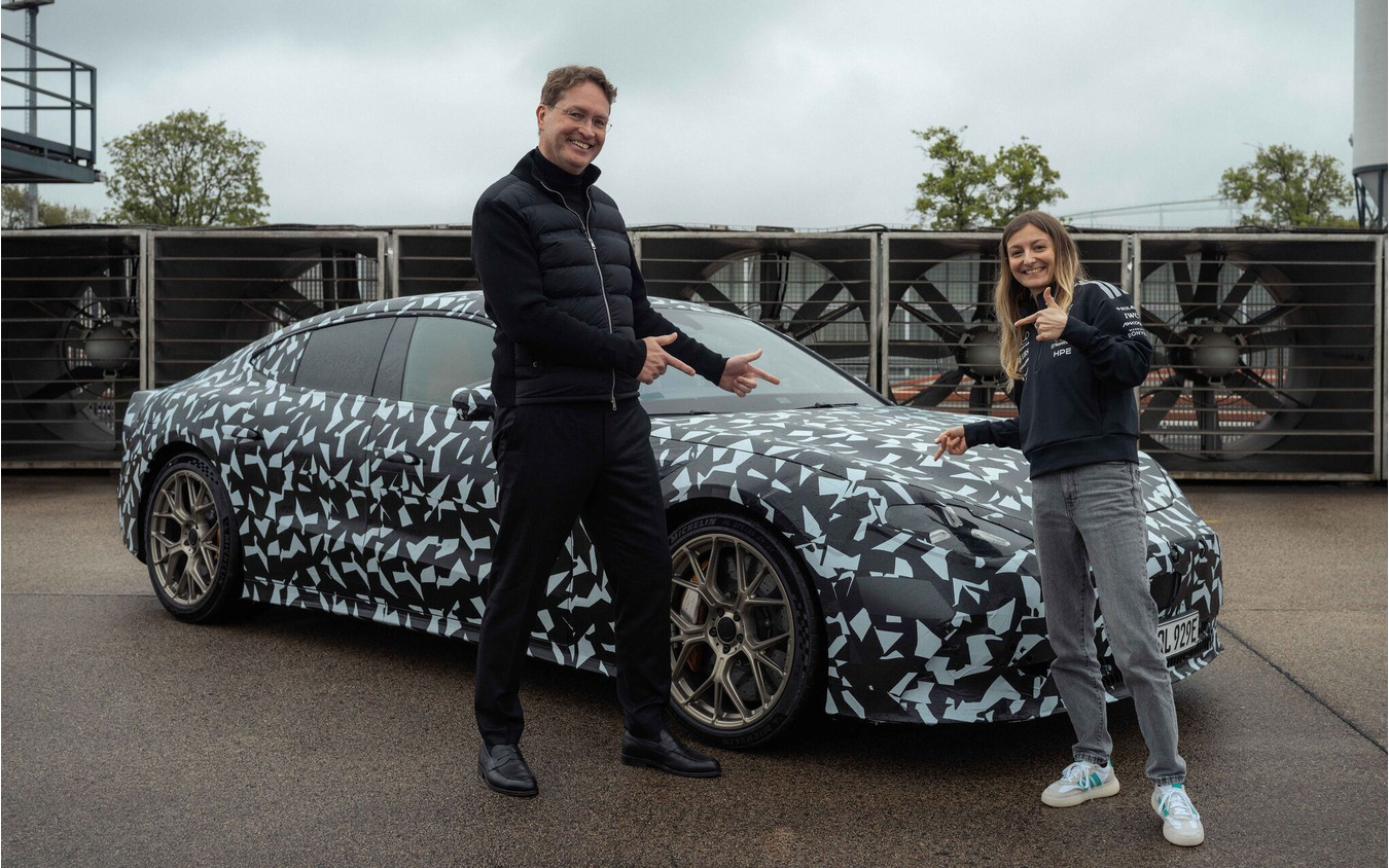 メルセデスAMG『GT 4ドア クーペ』新型のプロトタイプ