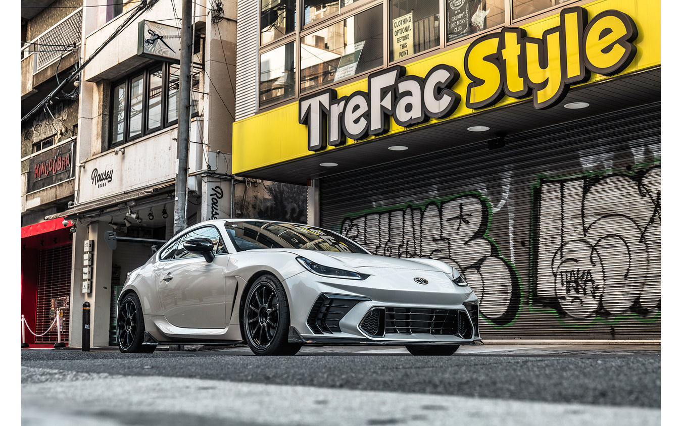 F1デザイナー監修の『GR86/BRZ』向けエイドロ・エアロパーツ