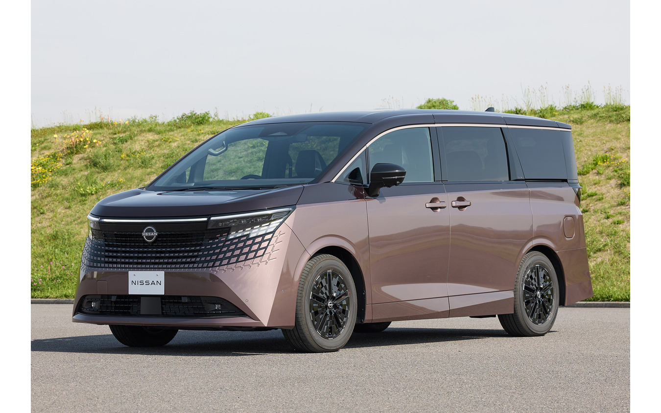 日産 エルグランド 新型（FUJI DAWN）
