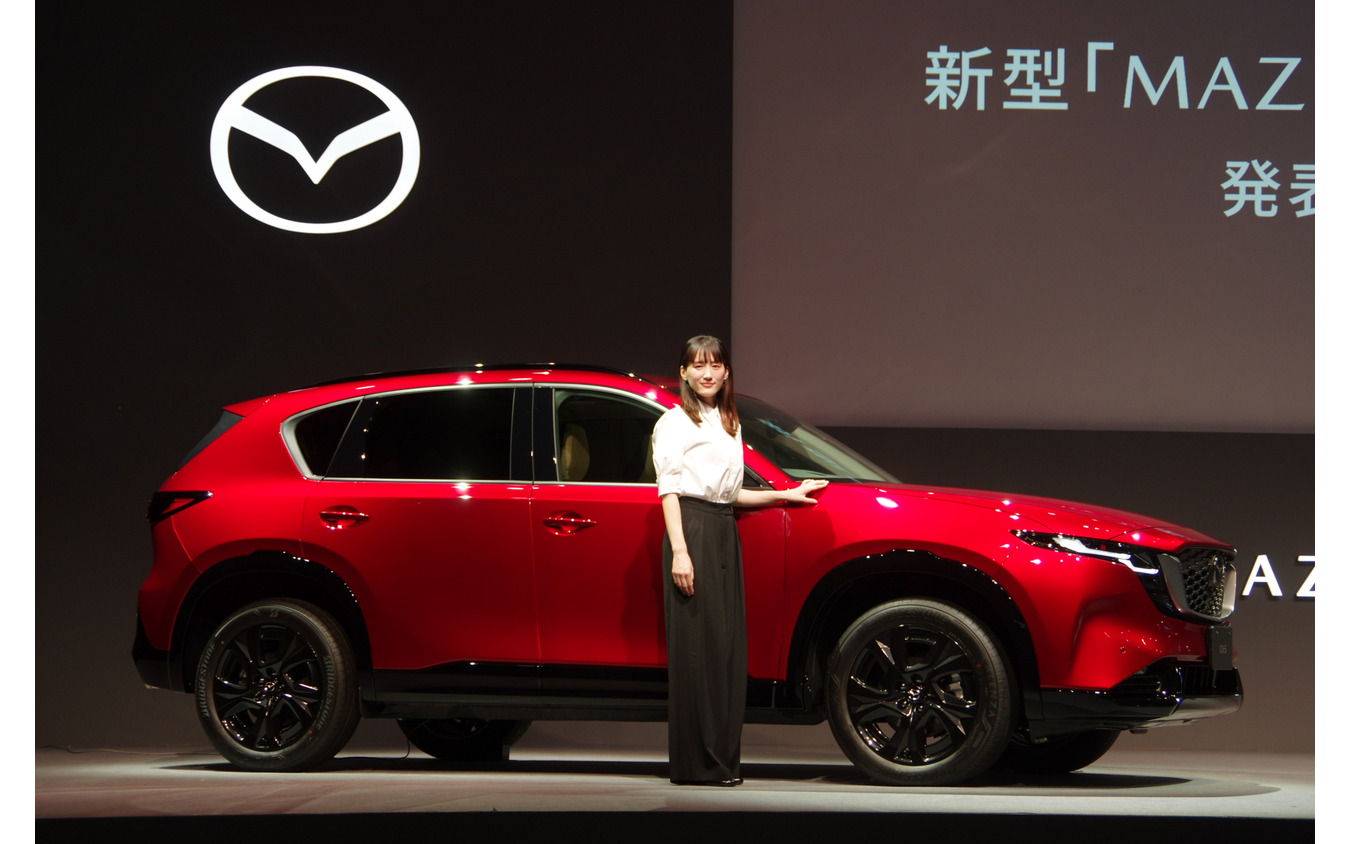 マツダのブランドアンバサダーに就任した綾瀬はるかさんと新型CX-5