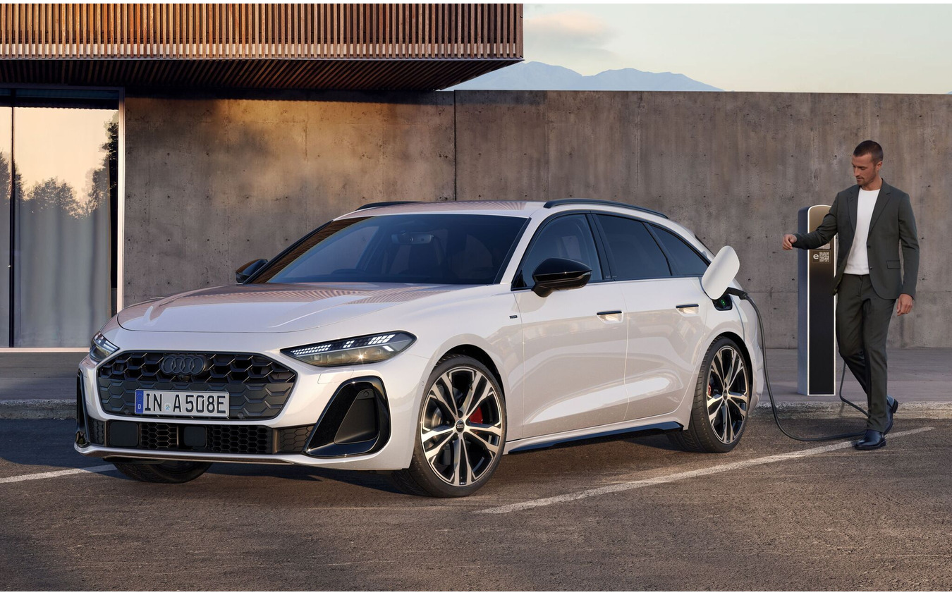 アウディ A5 アバントTFSI e-hybrid quattro S line