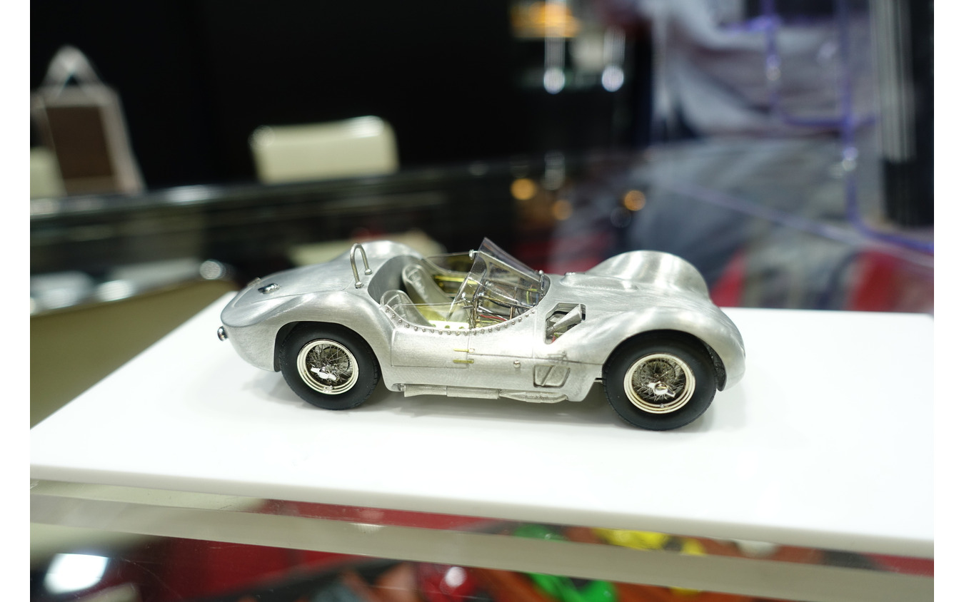 メイクアップの「マセラティ ティーポ61」の試作モデル