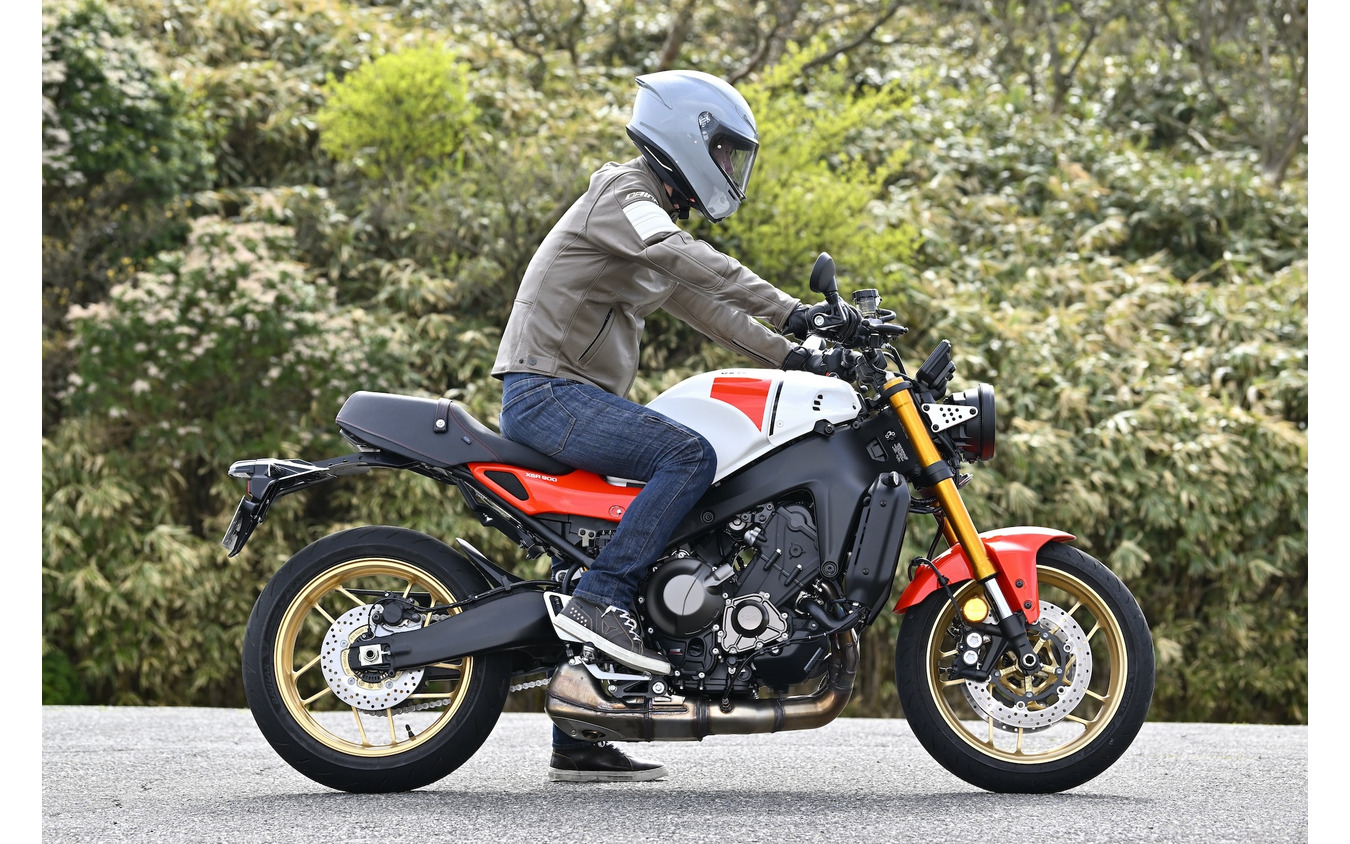 ヤマハ XSR900のライディングポジション