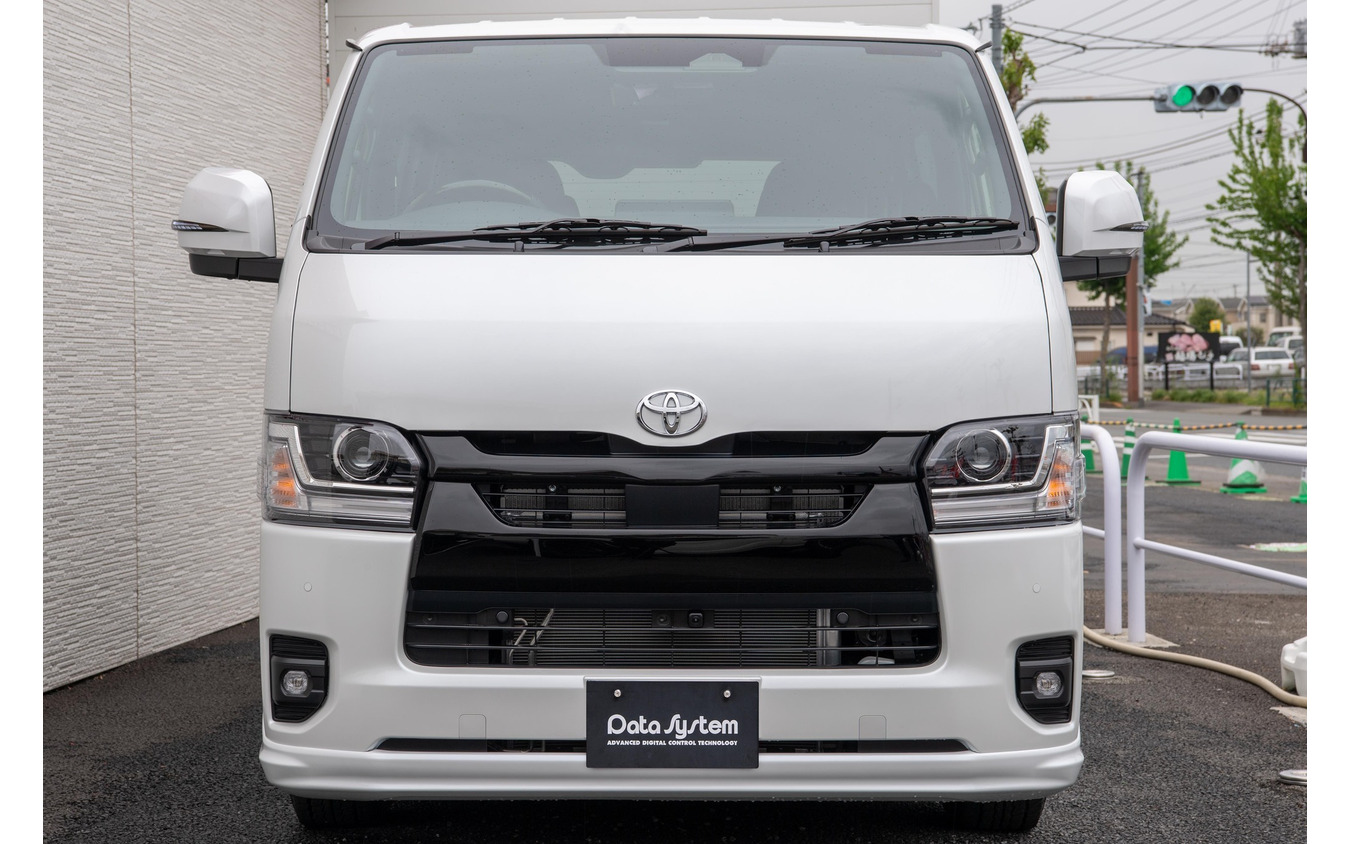 ハイエースの純正画面をフル活用！ データシステムで広がる車内エンタメの楽しみ方