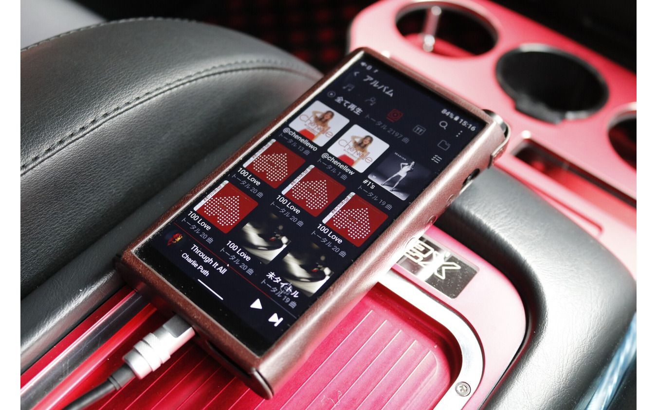 音楽を楽しむ際には音質面を考慮して定評のあるDAPであるFiioのM15をチョイス。DSPに対してUSB接続される。
