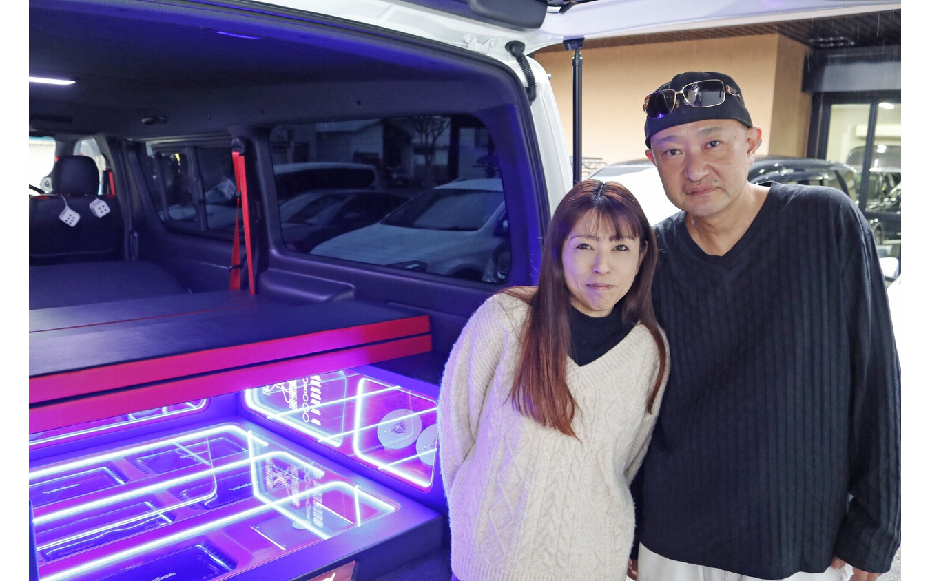 吉川さんのハイエースに加えて奥さんもハイエースに乗るという吉川ファミリー。家庭でもハイエース＆カスタムの話が尽きない。