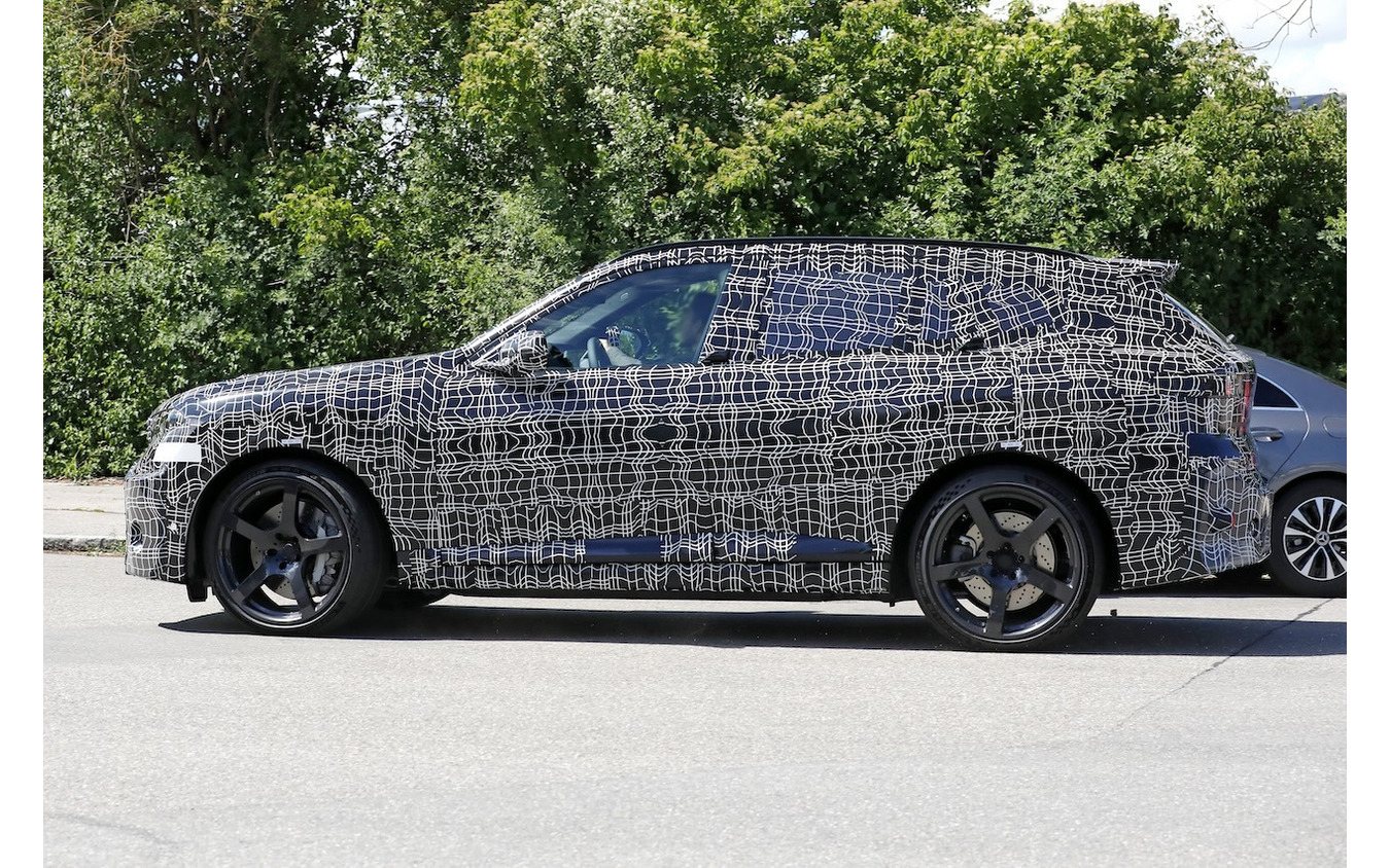 BMW iX5M 市販型のプロトタイプ