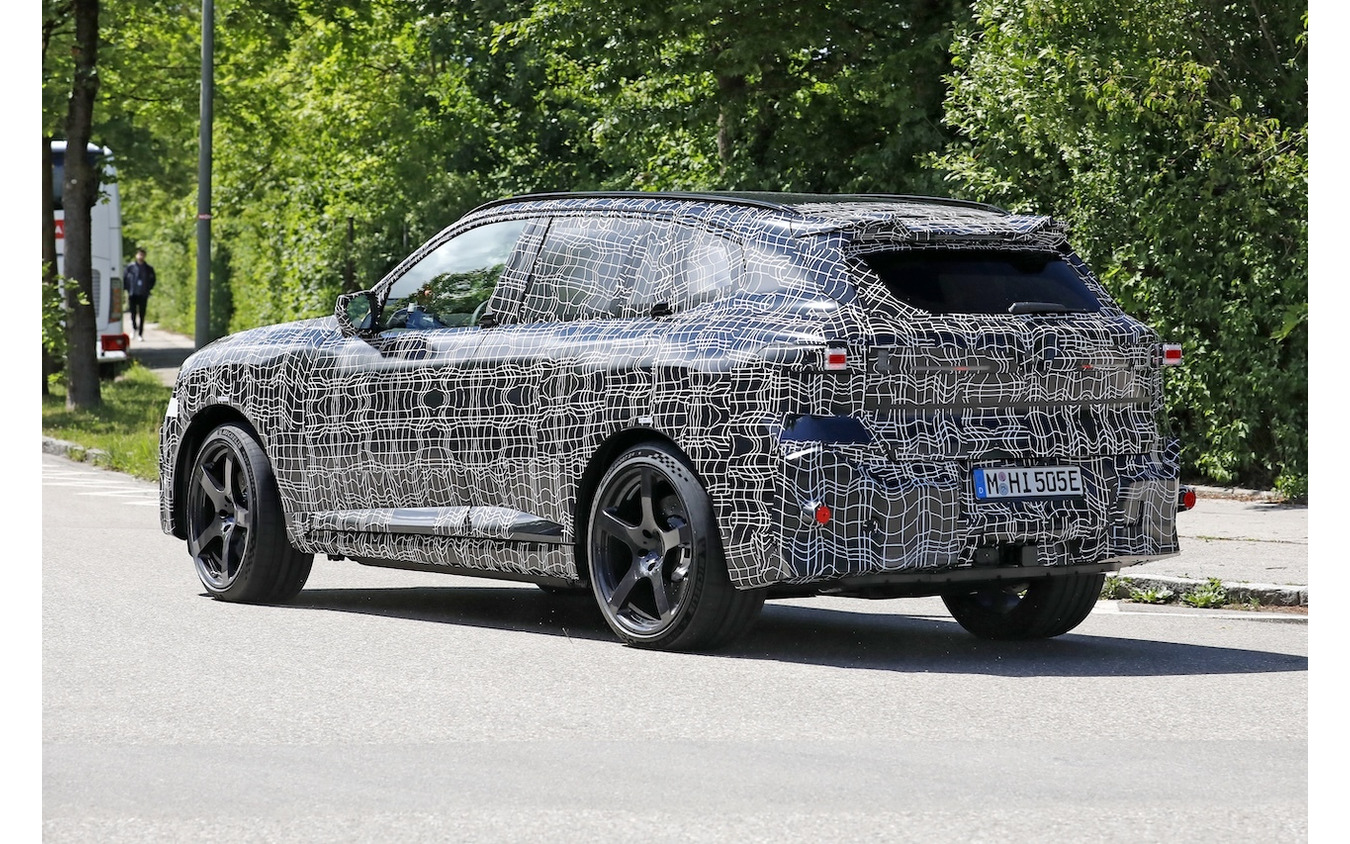 BMW iX5M 市販型のプロトタイプ