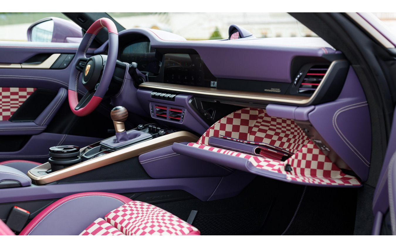 ポルシェ911 GT3 with Touring Packageのモルドバ「Sonderwunsch」仕様