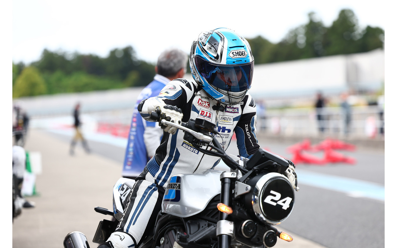CB1000F WITH MEレーサー