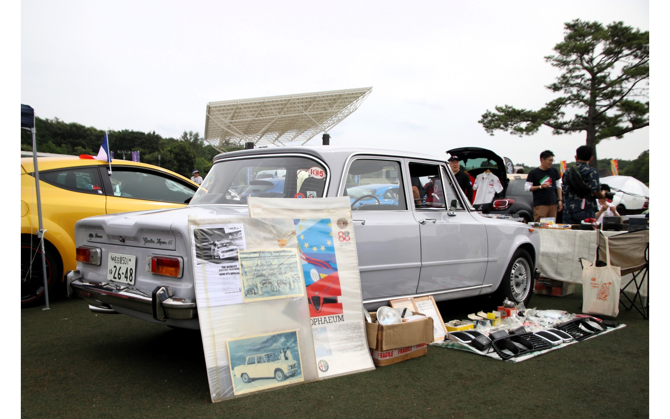 愛車にまつわるお宝を展示販売