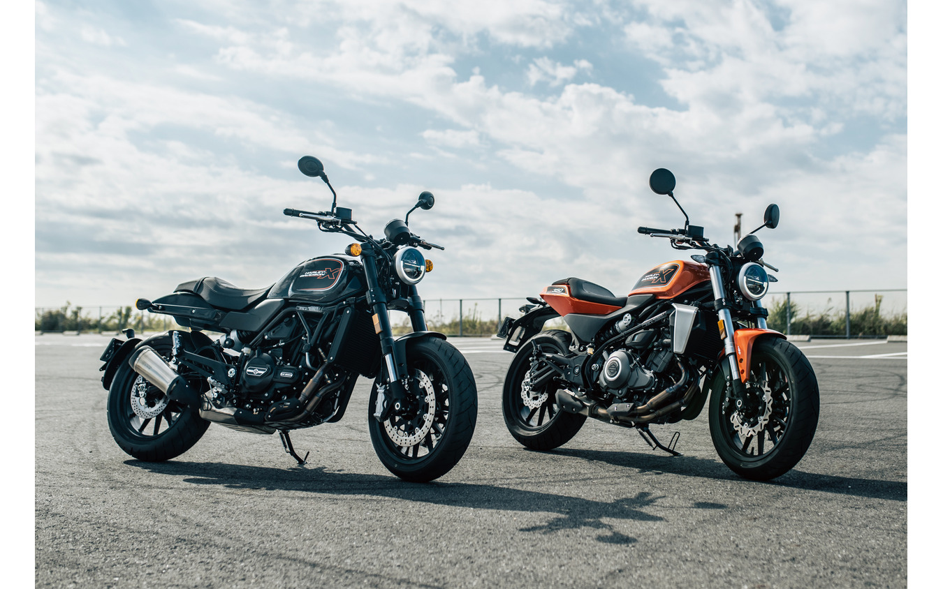 ハーレーダビッドソン X350（右）とX500（左）