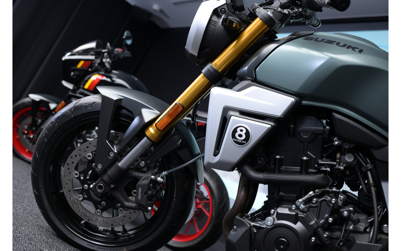 スズキ GSX-8T