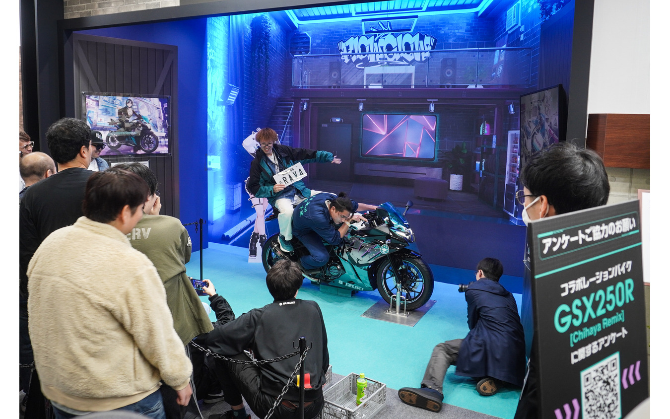 賑わったスズキ「GSX250R [Chihaya Remix]」の試乗＆撮影ブース（東京モーターサイクルショー2026）