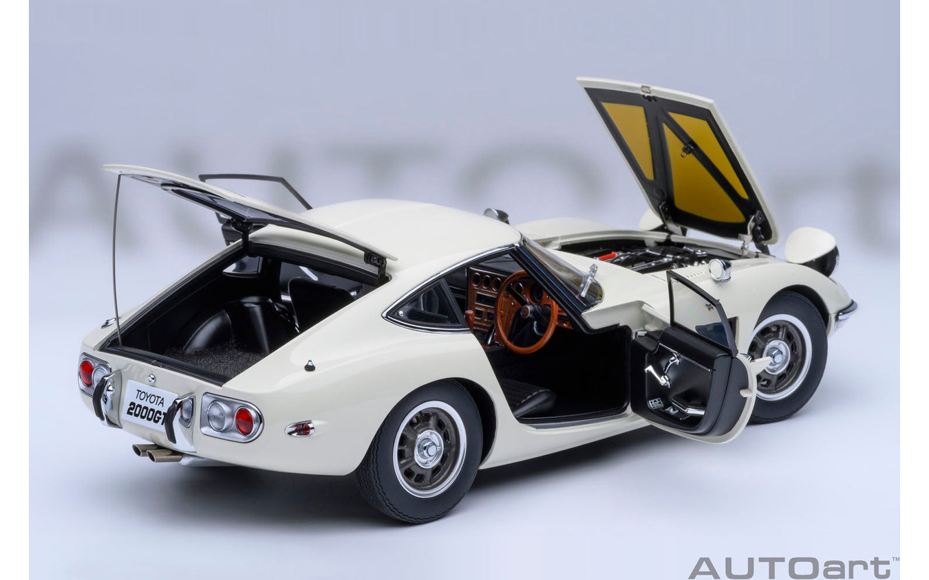 『トヨタ 2000GT』のオートアート製18分の1スケールモデルカー
