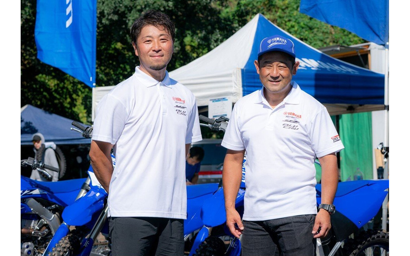 レーシングアドバイザーを務める小島太久摩氏と鈴木健二氏