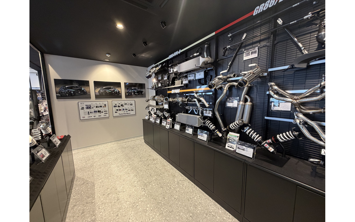 HKSのサテライトショップ『HKS GATE OSAKA』