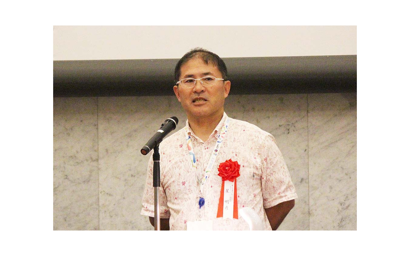 国土交通省 総合政策局 モビリティサービス推進課 星明彦課長は“かりゆしウェア”を着用して登壇