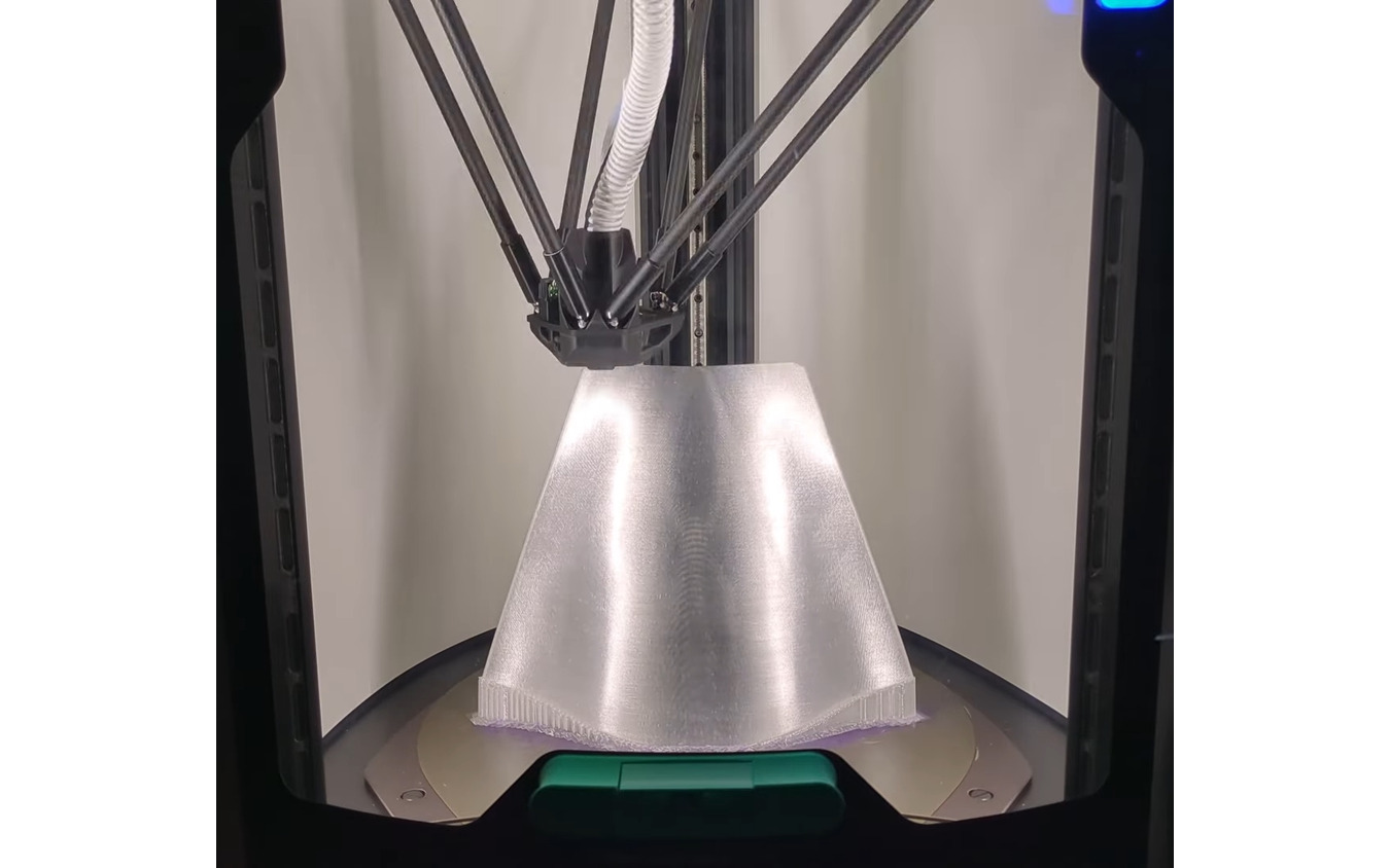 フロント部品の3D造形の様子