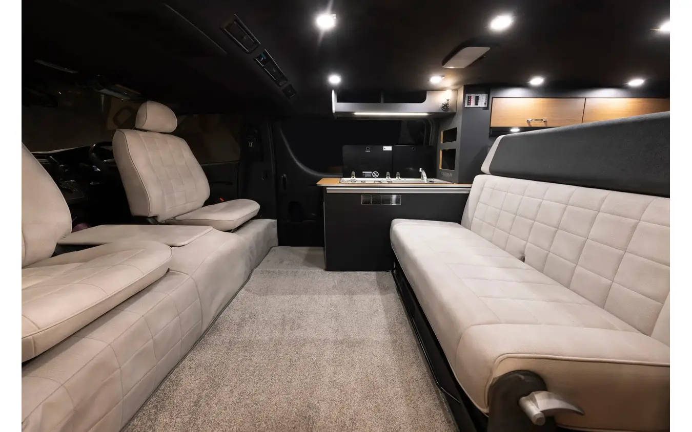 トヨタ『ハイエース』ベースの「CEEBUS（シーバス）」