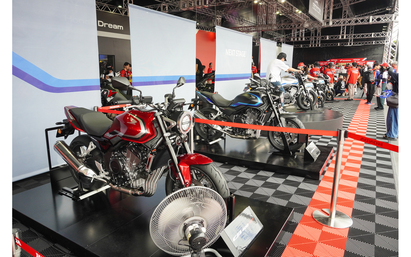 CB400スーパーフォア 新型のEクラッチ体験をおこなったホンダブース（鈴鹿8耐2026）