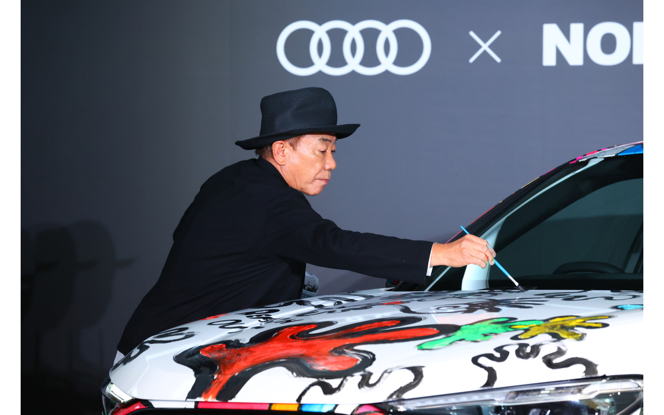 アウディ『Q5』新型のアートカーと木梨憲武氏