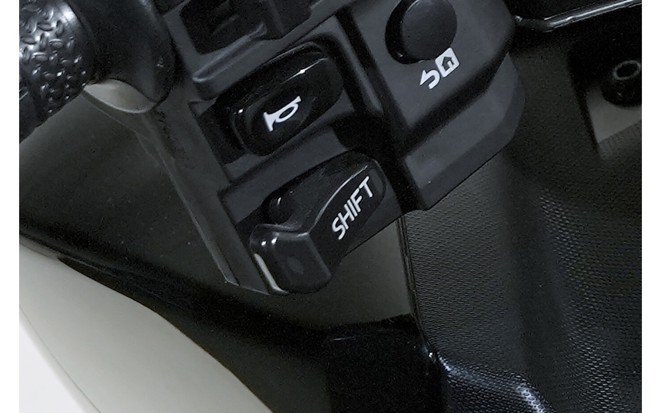 ヤマハ AEROX 155 ABSのSHIFTボタン