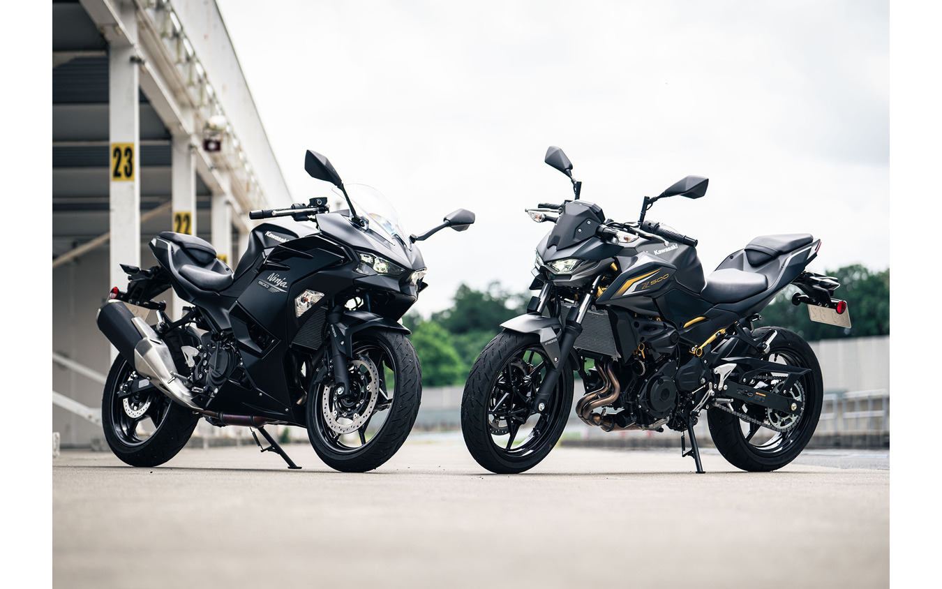 カワサキ Ninja500（左）とZ500（右）