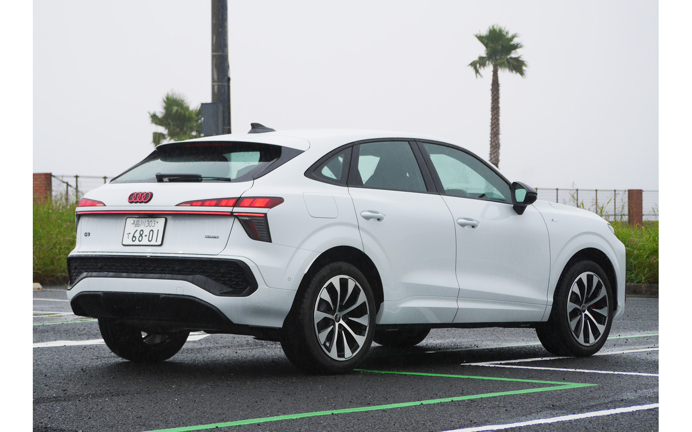 アウディ Q3スポーツバック TFSI クワトロ